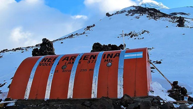 Refugio en el volcán Lanín.