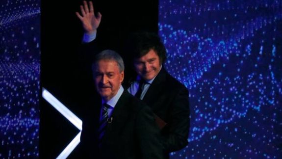 Juan Schiaretti abandonó la neutralidad y bancó a Milei