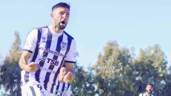 Juan Pablo Zárate sostiene a Cipo con sus goles. Juan Pablo Zárate sostiene a Cipo con sus goles.