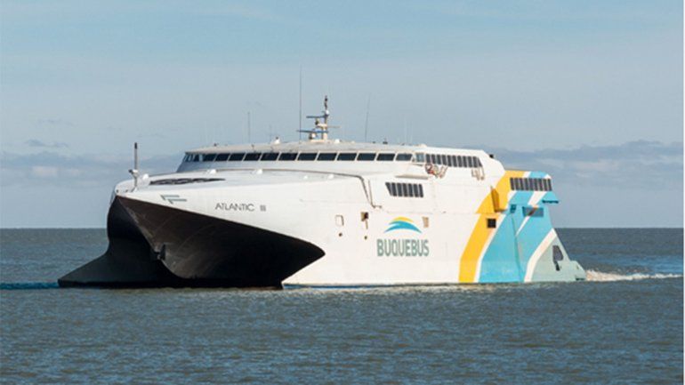 Viajaron a Uruguay con COVID-19 y ahora deben analizar a más de 250 personas