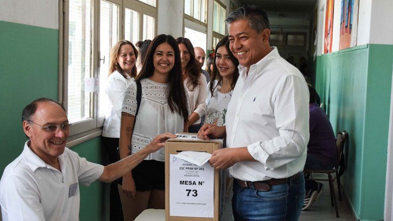 Figueroa pasó por las urnas y dijo que están construyendo futuro con esta elección