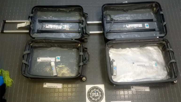 Detuvieron en Ezeiza a un pasajero con 24 kilos de cocaína