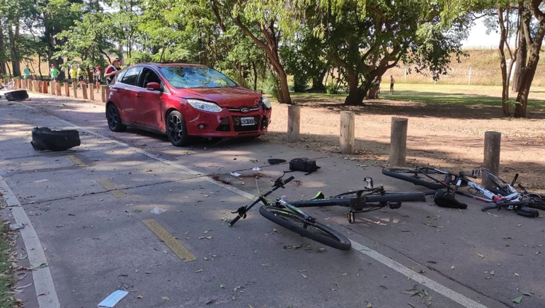 Hacían ejercicios en el parque y los atropelló un auto: un muerto y cuatro heridos