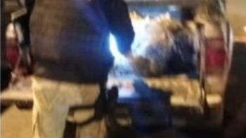 Lo que parecía un choque más en las calles de Comodoro Rivadavia terminó sorprendiendo a la policía, que secuestró la camioneta. Lo que parecía un choque más en las calles de Comodoro Rivadavia terminó sorprendiendo a la policía, que secuestró la camioneta.