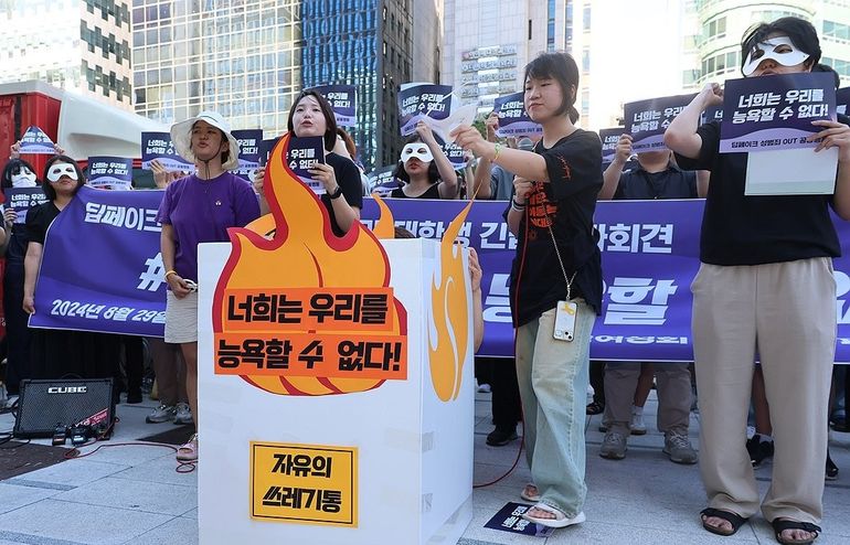 Estudiantes universitarios denuncian la serie de delitos sexuales falsos en las redes. Estudiantes universitarios denuncian la serie de delitos sexuales falsos en las redes.