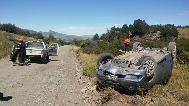 Un turista resultó herido en un vuelco cerca del lago Huechulafquen