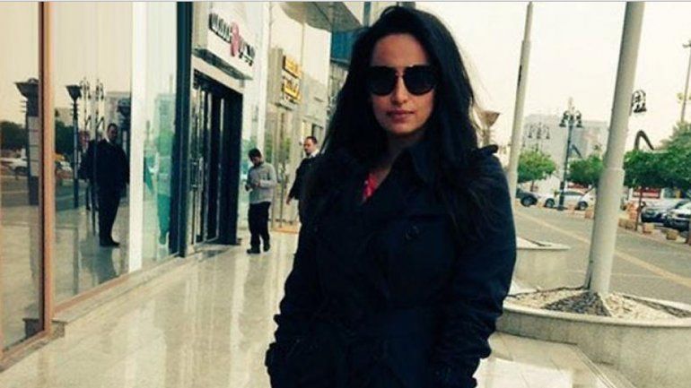 No cubrió su cara con el velo y eso es una violación de las costumbres.