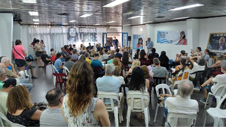 Dirigentes del peronismo neuquino se reunieron para analizar las elecciones internas del 15 de marzo. Dirigentes del peronismo neuquino se reunieron para analizar las elecciones internas del 15 de marzo.