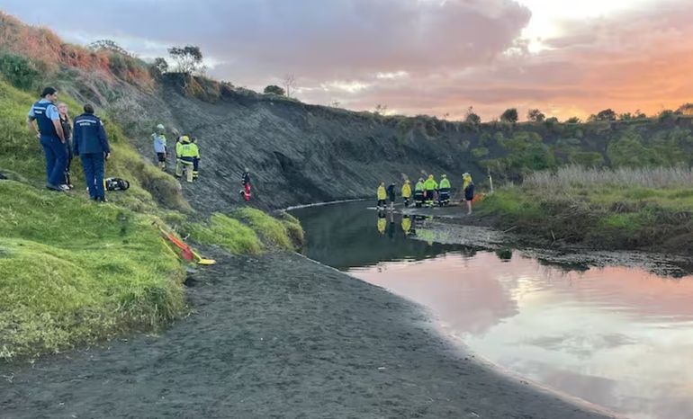 Derrumbe fatal en una playa de Nueva Zelanda: murió un hombre atrapado bajo la arena Derrumbe fatal en una playa de Nueva Zelanda: murió un hombre atrapado bajo la arena