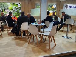 La empresa apuesta a fortalecer su red de contactos global y posicionar la fruta argentina como sinónimo de excelencia. La empresa apuesta a fortalecer su red de contactos global y posicionar la fruta argentina como sinónimo de excelencia.