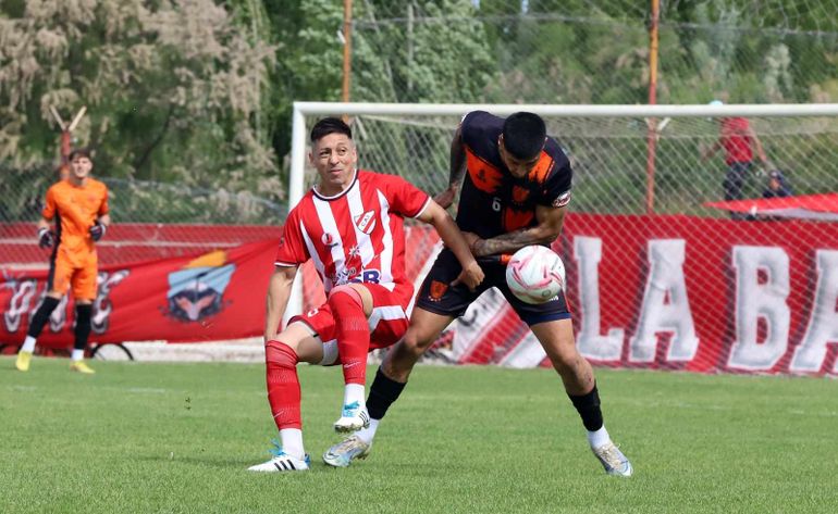 Independiente y Petrolero se enfrentaron en La Chacra. Fotos: Claudio Espinoza | LM Neuquen Independiente y Petrolero se enfrentaron en La Chacra. Fotos: Claudio Espinoza