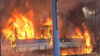 La formación se encontraba en pleno servicio al momento del incidente y transportaba pasajeros con normalidad. La formación se encontraba en pleno servicio al momento del incidente y transportaba pasajeros con normalidad.