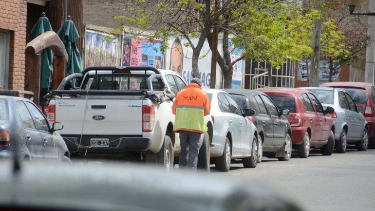 El Municipio busca que haya más rotación de vehículos en el centro. Y para ello tiene que aumentar la tarifa a los autos que están por varias horas.