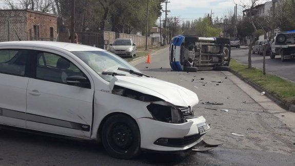 Drogados chocaron a un patrullero en plena persecución