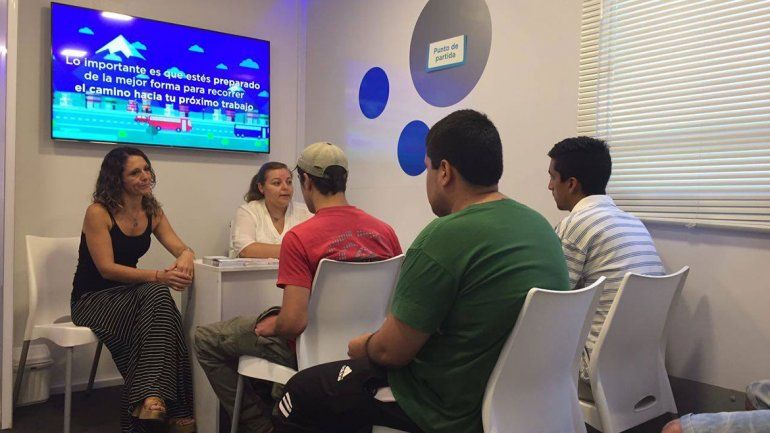 Más de 800 jóvenes ya tienen su primer empleo