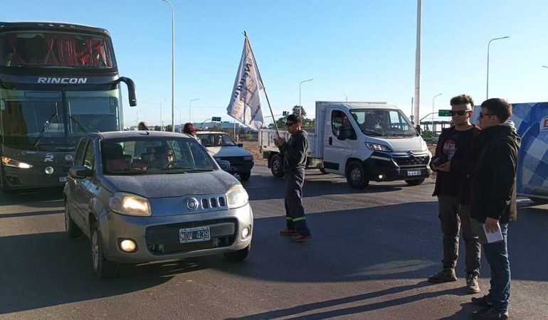 Los ceramistas levantaron la volanteada sobre la Ruta 7