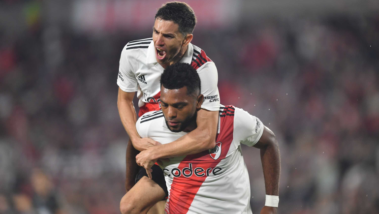 Borja y Nacho Fernández festejan el 2-0 anotado por el colombiano. Fotos: Télam&nbsp;