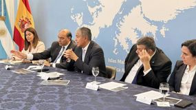 El gobernador explicó los beneficios de invertir en Vaca Muerta.