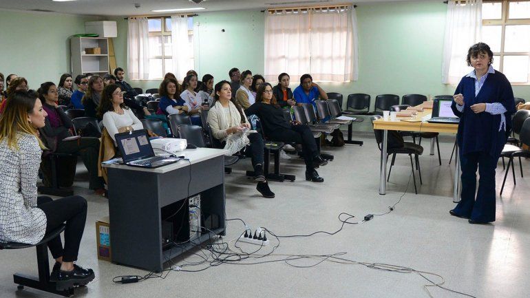 En la semana se capacitaron más de 50 profesionales del sistema de salud sobre el dispositivo y cómo se instala en un antebrazo de las pacientes que lo soliciten.