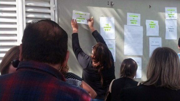 Empleados de Casa de Gobierno reclaman recategorizaciones.
