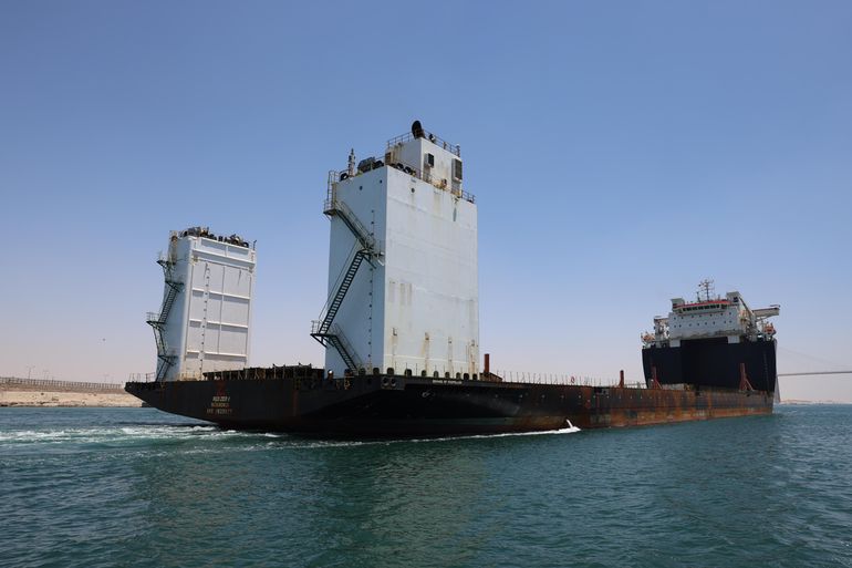 El buque que impactó contra un muelle en el Canal de Suez tiene 217 m de eslora, 43 m de manga y un tonelaje bruto de 41 mil toneladas. El buque que impactó contra un muelle en el Canal de Suez tiene 217 m de eslora, 43 m de manga y un tonelaje bruto de 41 mil toneladas.