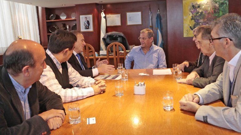 El intendente encabezó la reunión con empresarios.