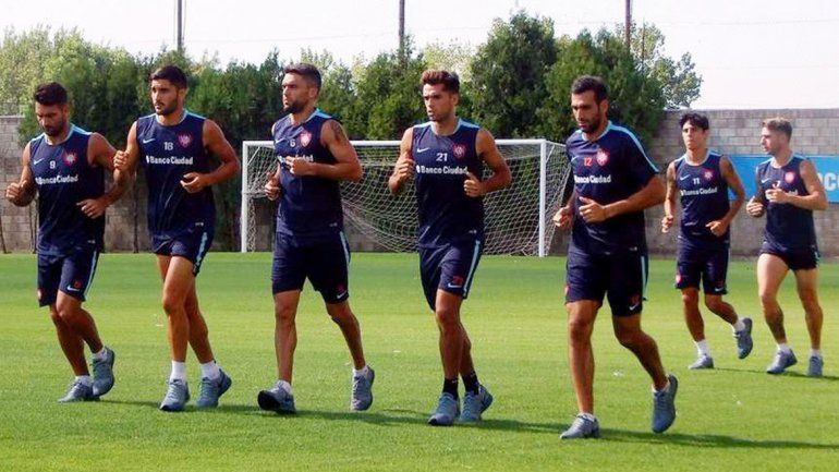 El chileno Díaz hará su debut en la defensa. El Pipi y Orti descansan.