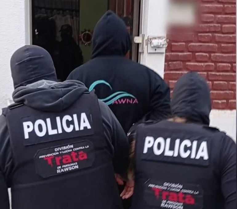 Según informó este viernes un jefe de la policía del Chubut, el sospechoso detenido tiene 33 años y es paraguayo. Según informó este viernes un jefe de la policía del Chubut, el sospechoso detenido tiene 33 años y es paraguayo. 