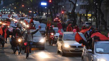 los hinchas de newells hicieron una caravana por messi los hinchas de newells hicieron una caravana por messi