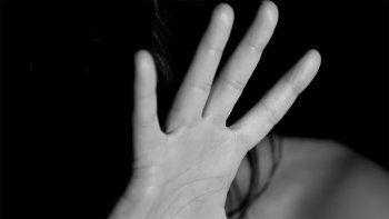 El joven de Cinco Saltos denunció a su madre por violencia familiar.