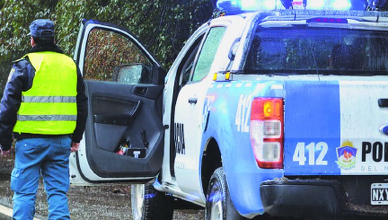 La Policía capturó a los delincuentes. La Policía capturó a los delincuentes.