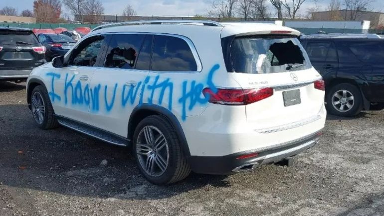 Sin daños mecánicos a simple vista, este Mercedes-Benz GLS podría ser una buena oportunidad para quienes estén dispuestos a tomarse el trabajo de ponerlo a punto. Foto: IAA Sin daños mecánicos a simple vista, este Mercedes-Benz GLS podría ser una buena oportunidad para quienes estén dispuestos a tomarse el trabajo de ponerlo a punto. Foto: IAA