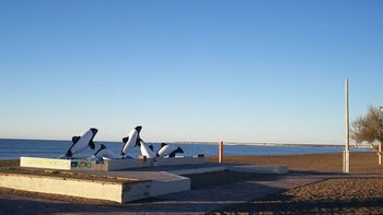 Bandera azul: cómo es la certificación de calidad ambiental que le podrían dar a una playa de la Patagonia. Bandera azul: cómo es la certificación de calidad ambiental que le podrían dar a una playa de la Patagonia.