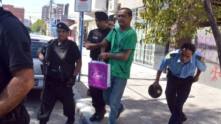 Roberto Resorte Valdez es trasladado de las salas de Yrigoyen.