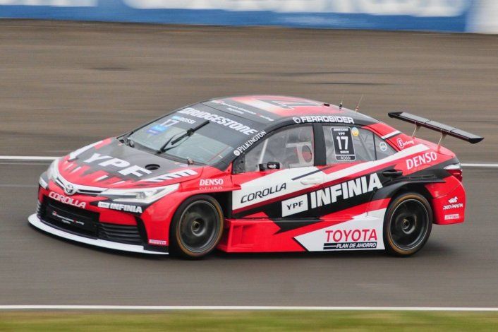 Matías Rossi probó los nuevos autos de Toyota Gazoo Racing YPF Infinia para Súper TC2000