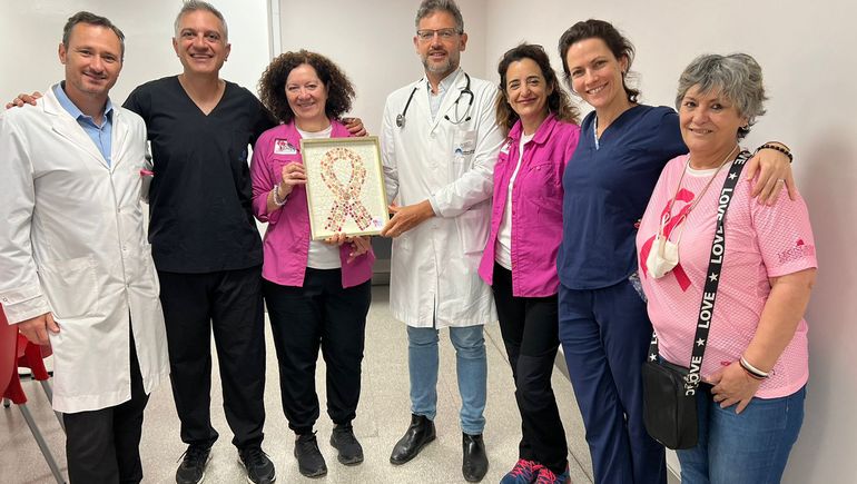 Rosa Fénix: un abrazo compartido entre mujeres resilientes