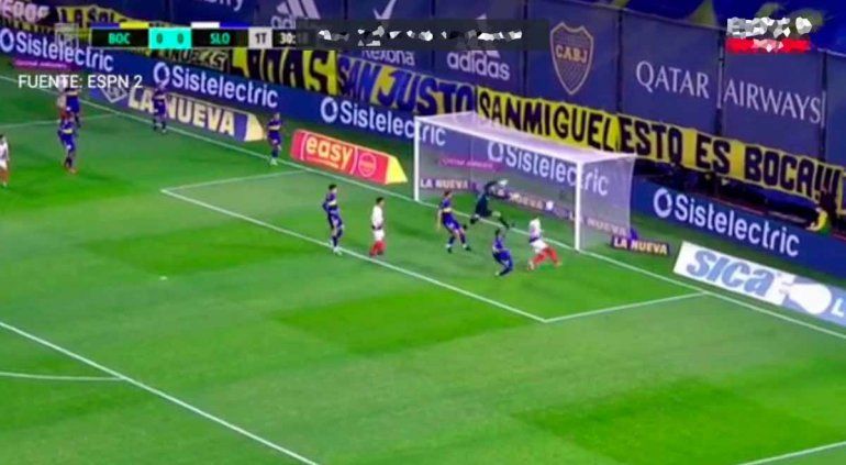 Fabra falló en el gol, Battaglia lo sacó en el entretiempo y llueven los memes