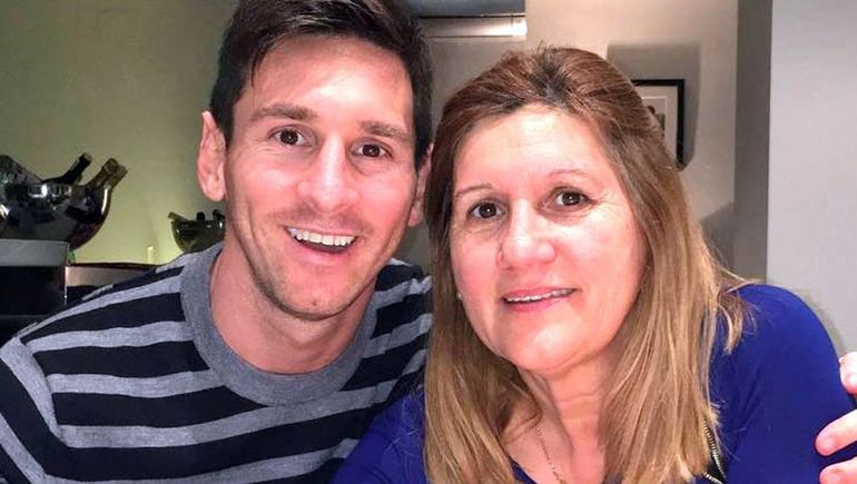 Muy unidos: Lionel Andrés Messi junto a su madre Celia María Cuccittini. Muy unidos: Lionel Andrés Messi junto a su madre Celia María Cuccittini.