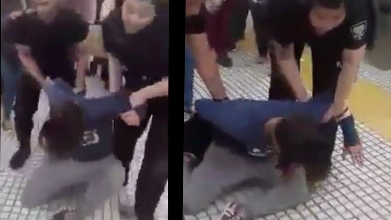 Detuvieron y golpearon a dos mujeres por besarse en la calle