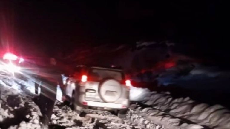 Las autoridades piden comprobar el estado de las rutas antes de comenzar cualquier viaje. (Foto: Bomberos Voluntarios Villa Pehuenia- Moquehue)