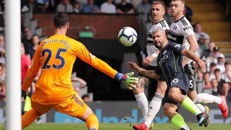 El Kun aportó en la victoria de City que recuperó el liderazgo en la Premier