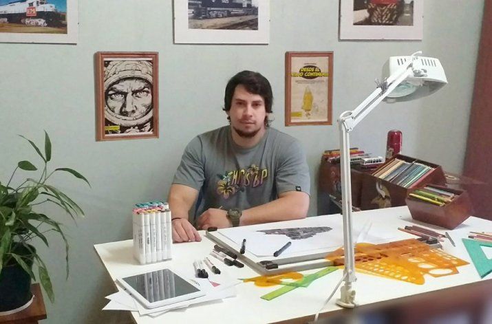 Basanta en su escritorio. El dibujo artístico es otra de sus pasiones.&nbsp;