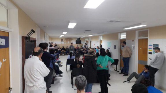 Personal del Hospital de Villa La Angostura en la asamblea.