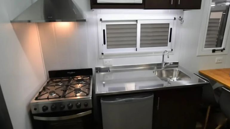 La Tiny House que se vende en Mercado Libre por $22,9 millones presenta una superficie total de 19 m². La Tiny House que se vende en Mercado Libre por $22,9 millones presenta una superficie total de 19 m².