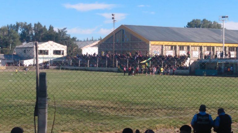La banda del Canario reventó su tribuna en el clásico zapalino.