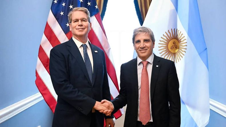 Scott Bessent le dio la bienvenida a Luis Caputo en el inicio de la cumbre en Estados Unidos