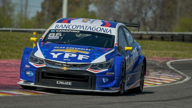 Agust&iacute;n Canapino se llev&oacute; la primera fecha del S&uacute;per TC2000 en el aut&oacute;dromo de Buenos Aires. Rossi y Santero lo escoltaron.