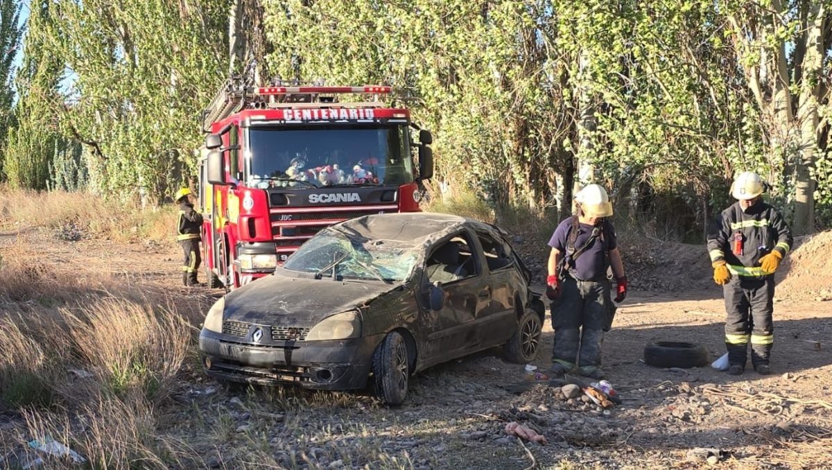 Una familia sufrió un impactante vuelco en Ruta 7: la conductora se encandiló
