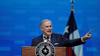 gobernador texano habla de invasion de inmigrantes