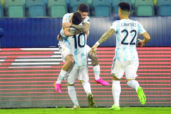 El seleccionado argentino le ganó 3-0 al de Ecuador, que en el segundo tiempo lo complicó bastante. Los goles fueron de De Paul, Lautaro y Messi.
